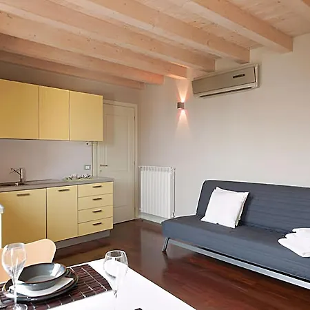 Apartment Tiny Oasis Downtown - Amazing Lake View Front View Desenzano del Garda